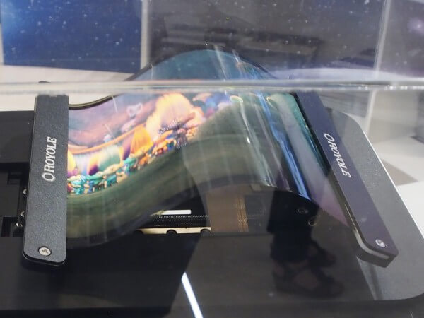 曲がるディスプレイ