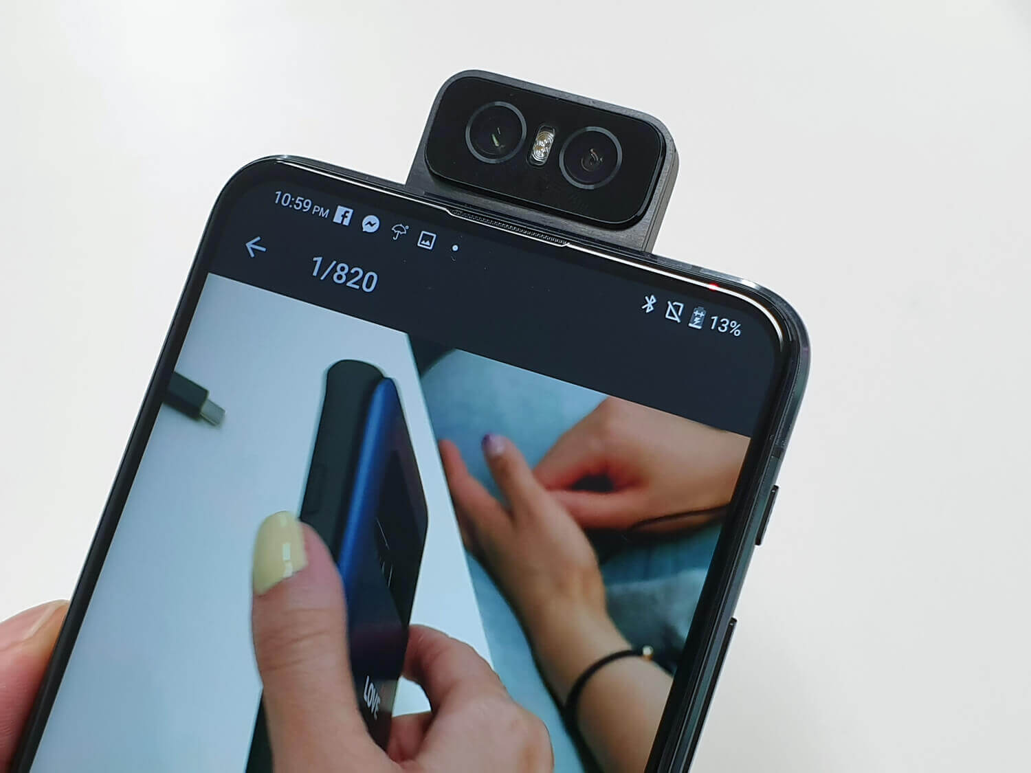 高性能なメインカメラを前面でも使えるメリットは大きい