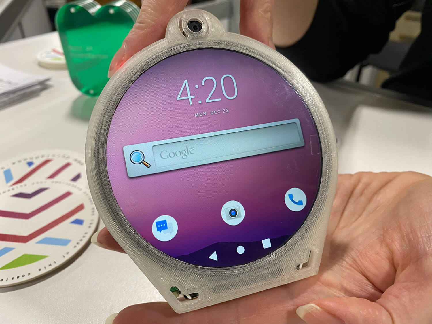 世界初かもしれない円形ディスプレイのCycle Phone