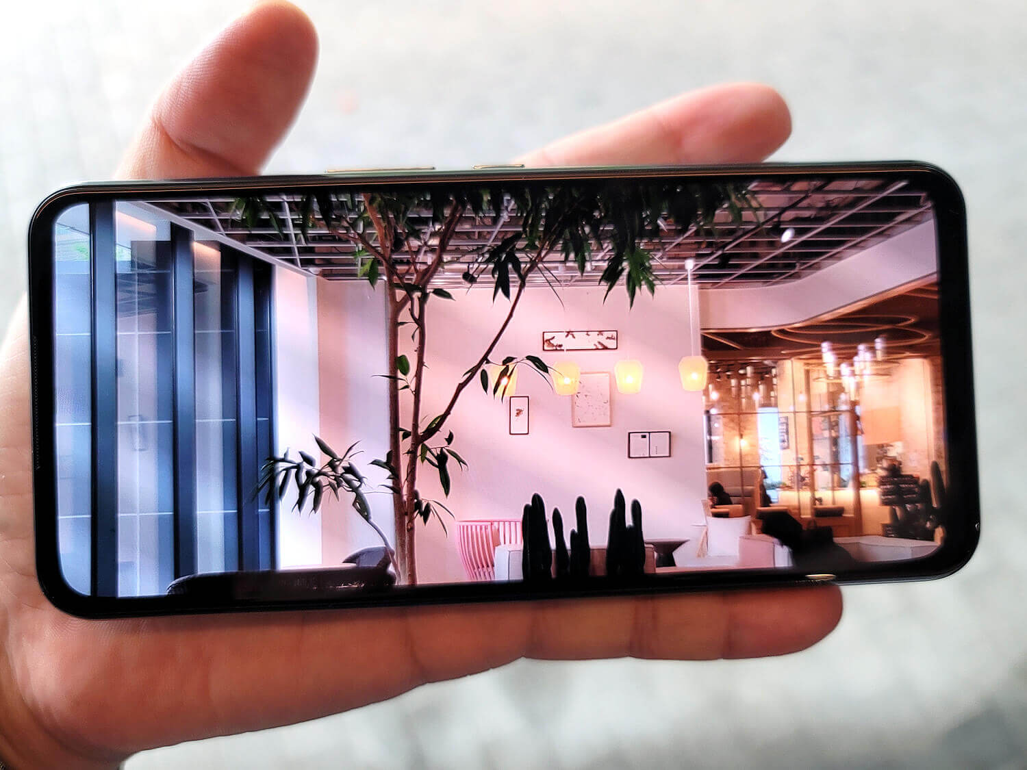 6.9インチのディスプレイをすべて表示領域にできる